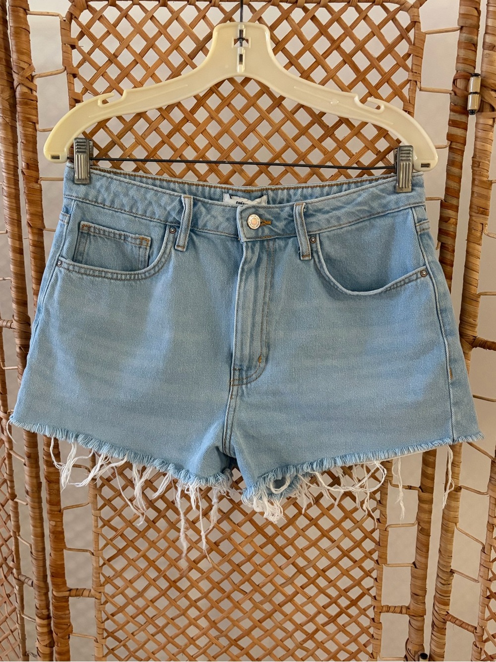 Forever 21 Women’s Light Blue Frayed Hem Denim Shorts